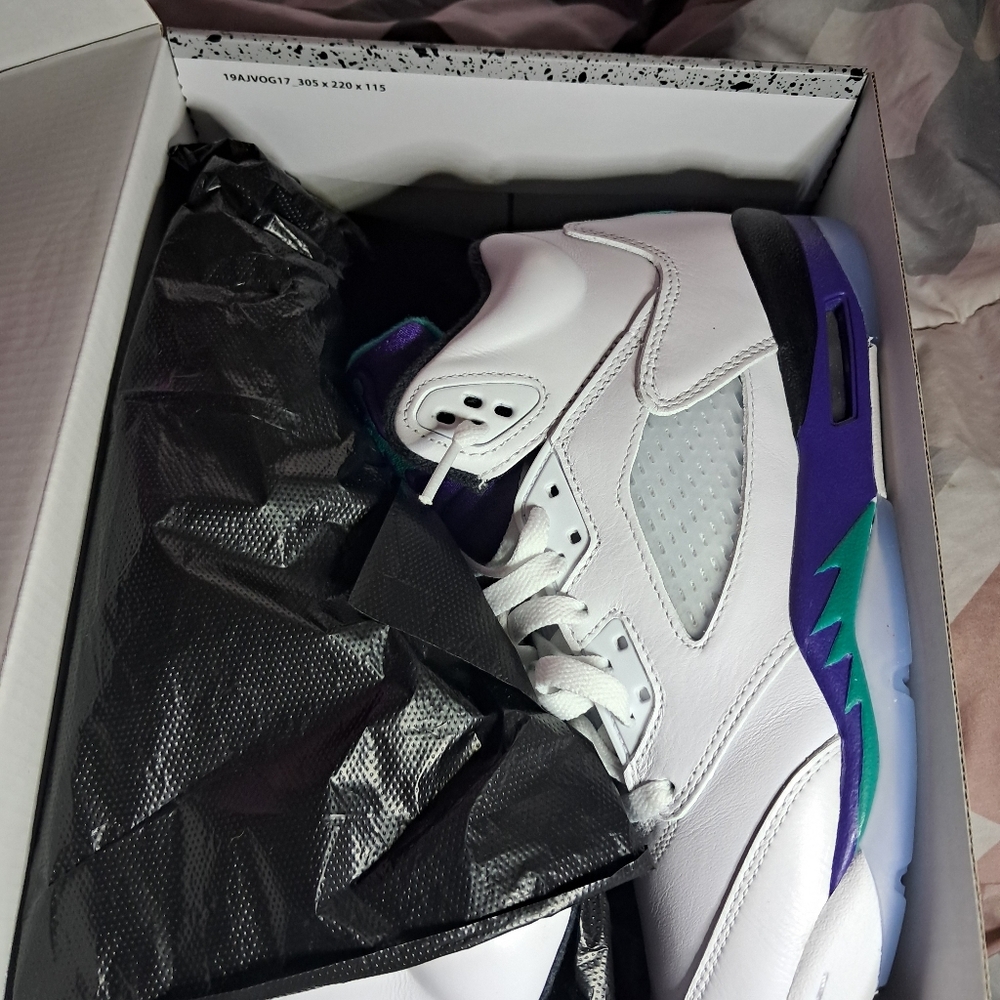 Jordan Kids White and Purple Sneakers - Picture 5 of 5